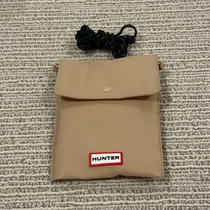 Hunter Tan Crossbody X Eva Air with Amenities